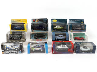 Lot 251 - DIVERS (12)