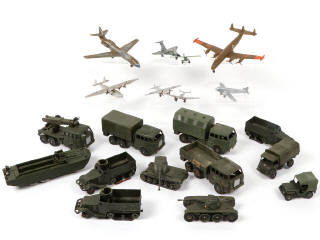 Lot 120 - DINKY TOYS (FRANCE) (20)