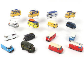 Lot 352 - DIVERS (16)