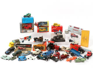 Lot 344 - DIVERS (37)