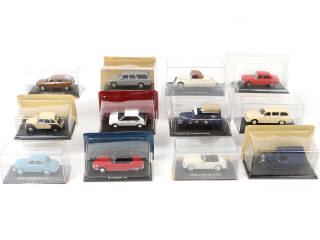 Lot 263 - DIVERS (12)