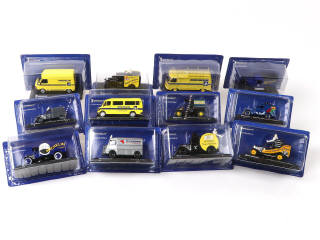 Lot 269 - DIVERS (12)