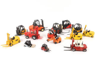 Lot 141 - DIVERS (14)