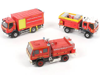Lot 100 - DIVERS (3)