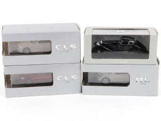 Lot 112 - DIVERS (4)