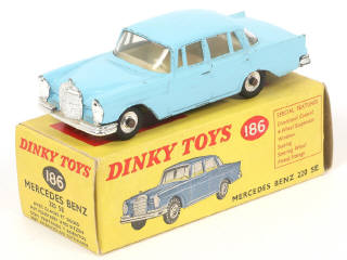 Lot 167 - DINKY TOYS (GB) (1)