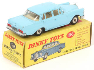 Lot 167 - DINKY TOYS (GB) (1)