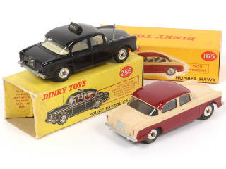Lot 226 - DINKY TOYS (GB) (2)