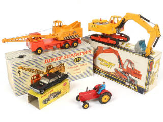 Lot 238 - DINKY TOYS (GB) (4)