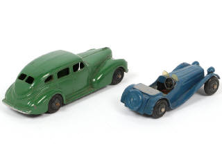 Lot 213 - DINKY TOYS (GB) (2)