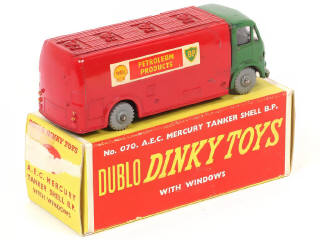 Lot 145 - DINKY TOYS (GB) (1)