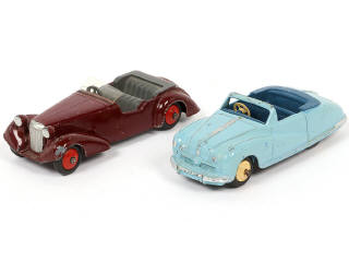 Lot 212 - DINKY TOYS (GB) (2)