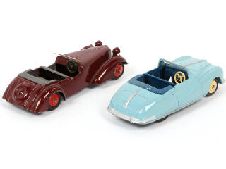 Lot 212 - DINKY TOYS (GB) (2)