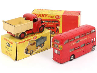 Lot 229 - DINKY TOYS (GB) (2)