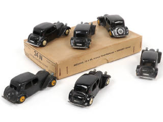 Lot 327 - DINKY TOYS (FRANCE) (1)