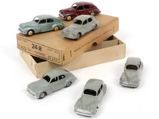 Lot 328 - DINKY TOYS (FRANCE) (1)