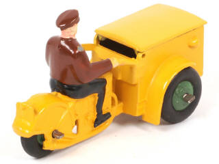 Lot 320 - DINKY TOYS (FRANCE) (1)