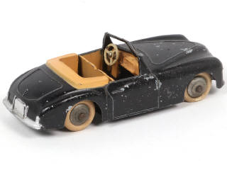 Lot 330 - DINKY TOYS (FRANCE) (1)