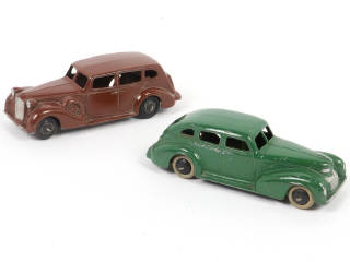 Lot 358 - DINKY TOYS (GB) (2)