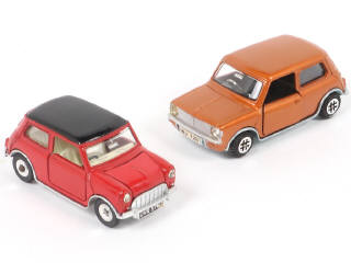 Lot 359 - DINKY TOYS (GB) (2)