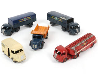 Lot 353 - DINKY TOYS (FRANCE) (1)