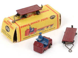 Lot 336 - DINKY TOYS (GB) (2)