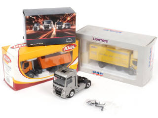 Lot 124 - DIVERS (3)