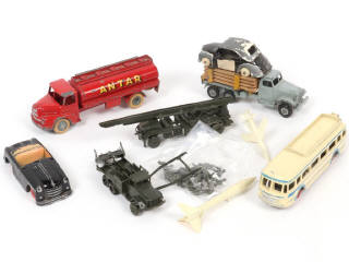 Lot 128 - DIVERS (7)