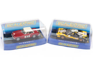 Lot 104 - SCALEXTRIC (GB) (2)