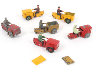 Lot 388 - DINKY TOYS (FRANCE) (5)