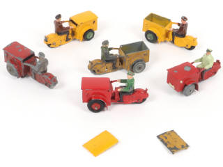 Lot 388 - DINKY TOYS (FRANCE) (5)
