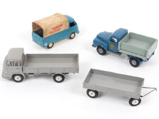 Lot 131 - DIVERS (4)