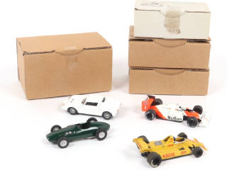 Lot 129 - DIVERS (4)