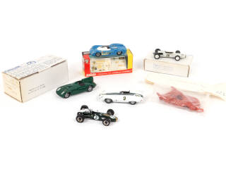 Lot 136 - DIVERS (6)