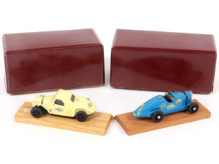 Lot 122 - DIVERS (2)