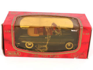 Lot 32 - DIVERS (4)