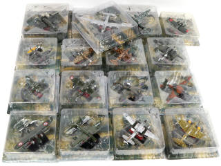Lot 327 - DIVERS (17)