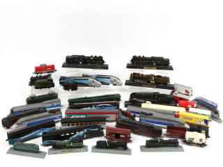 Lot 9 - DIVERS (41)