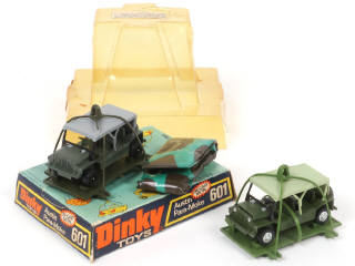 Lot 281 - DINKY TOYS (GB) (2)