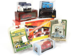 Lot 164 - DIVERS (8)