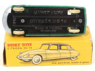 Lot 326 - DINKY TOYS (FRANCE) (1)