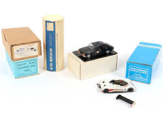 Lot 148 - DIVERS (5)