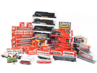 Lot 21 - DIVERS (83)