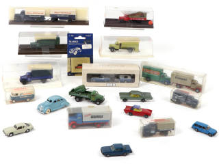 Lot 98 - DIVERS (22)