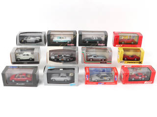 Lot 59 - DIVERS (12)
