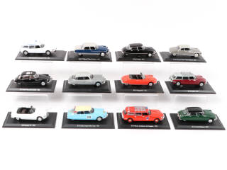 Lot 60 - DIVERS (12)