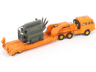 Lot 319 - DINKY TOYS (FRANCE) (1)