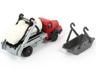 Lot 318 - DINKY TOYS (FRANCE) (1)