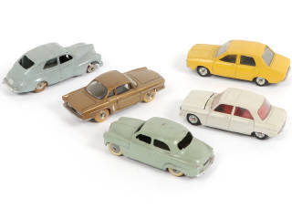 Lot 366 - DINKY TOYS (FRANCE) (5)
