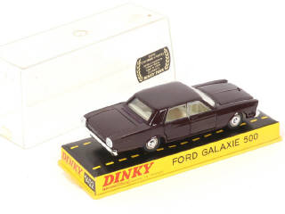 Lot 331 - DINKY TOYS (FRANCE) (1)